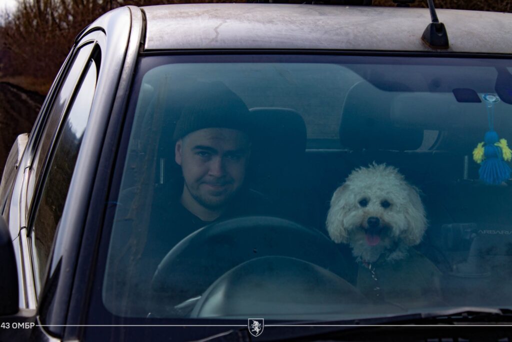 На фронті під Куп’янськом разом із оператором дронів служить пес-напарник Персей