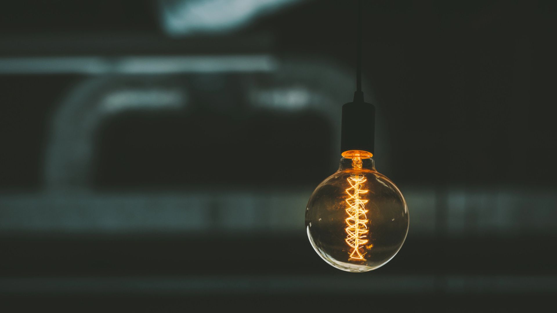 Сильне ураження Старобешівської ТЕС: окуповані райони залишилися без світла, ремонт затягнеться