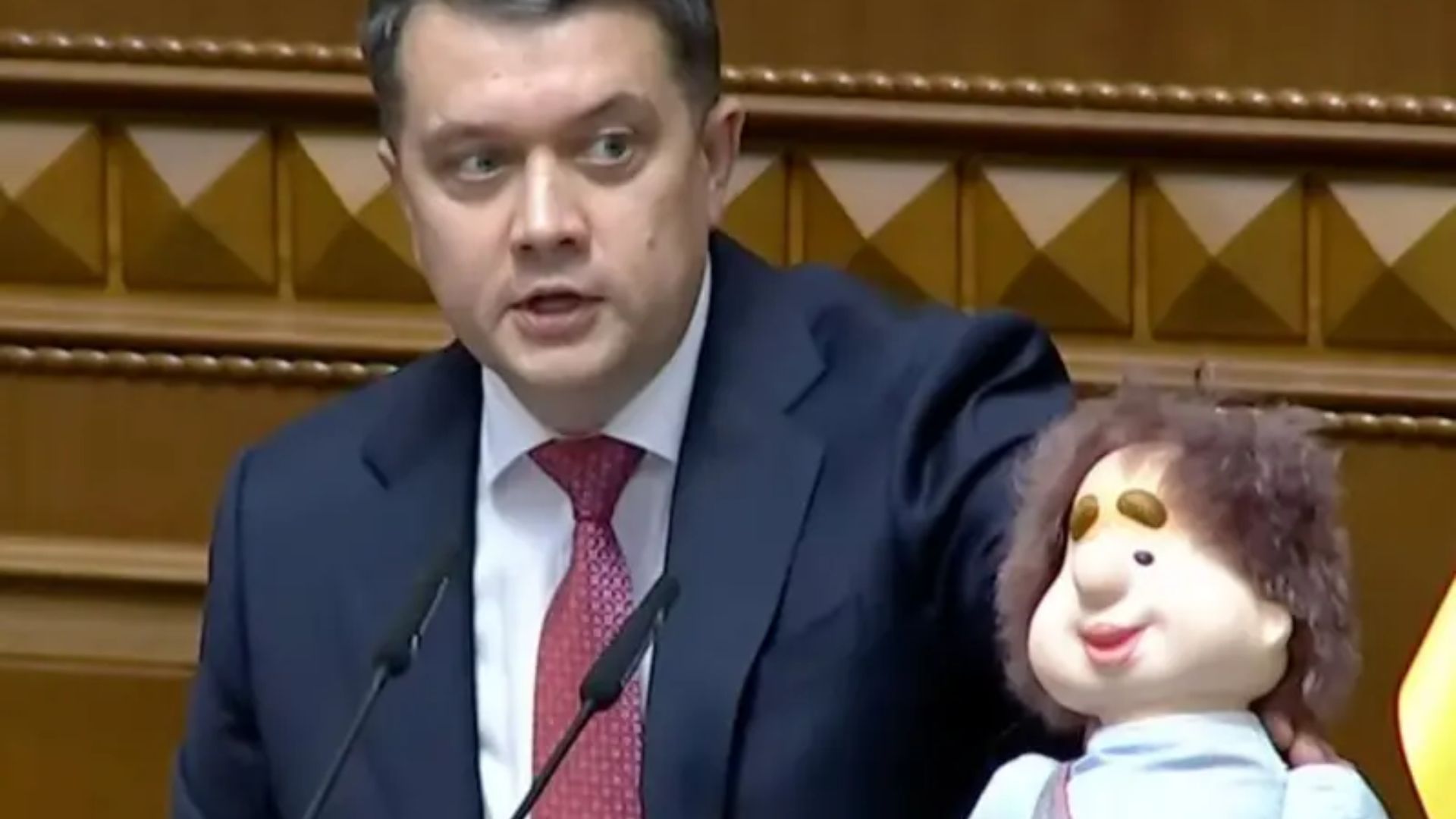 Галущенка та Гринчук не змогли відправити у відставку: депутати заблокували трибуну Ради