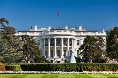 Мирний план Трампа потрапив у ЗМІ: Україна змушена здати Крим і Донбас, але отримає захист від США