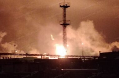 Пожежа на НПЗ “Лукойл” у Кстово після атаки дронів: у мережі з’явилося відео масштабного займання