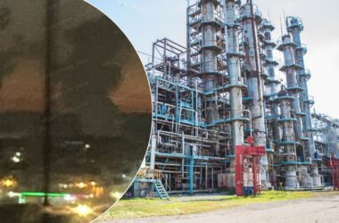 У Стерлітамаку після вибухів на нафтехімзаводі помітили кілька осередків пожежі: з’явилися відео