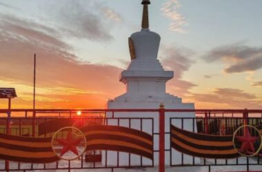 В окупованому Мангуші осквернили памʼятник бурятам, що воювали проти України