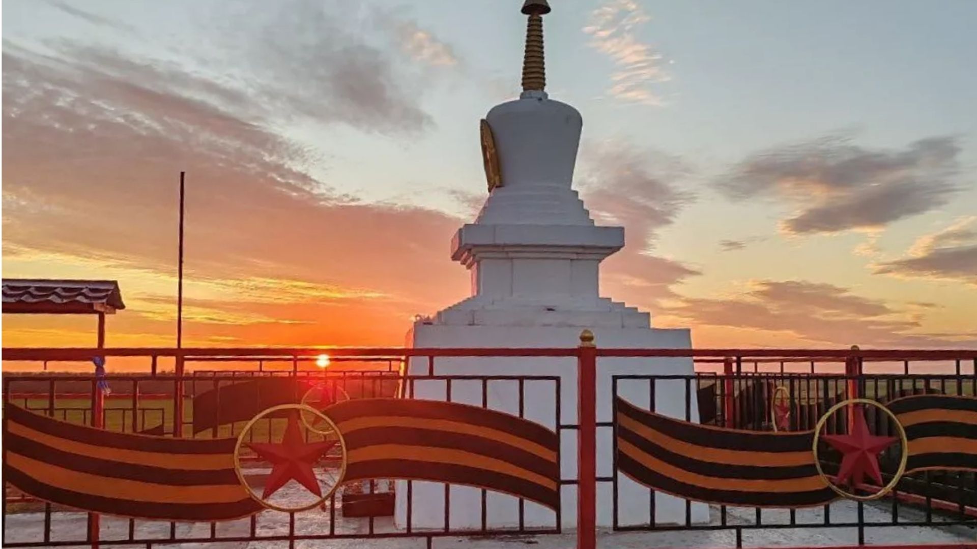 В окупованому Мангуші осквернили памʼятник бурятам, що воювали проти України