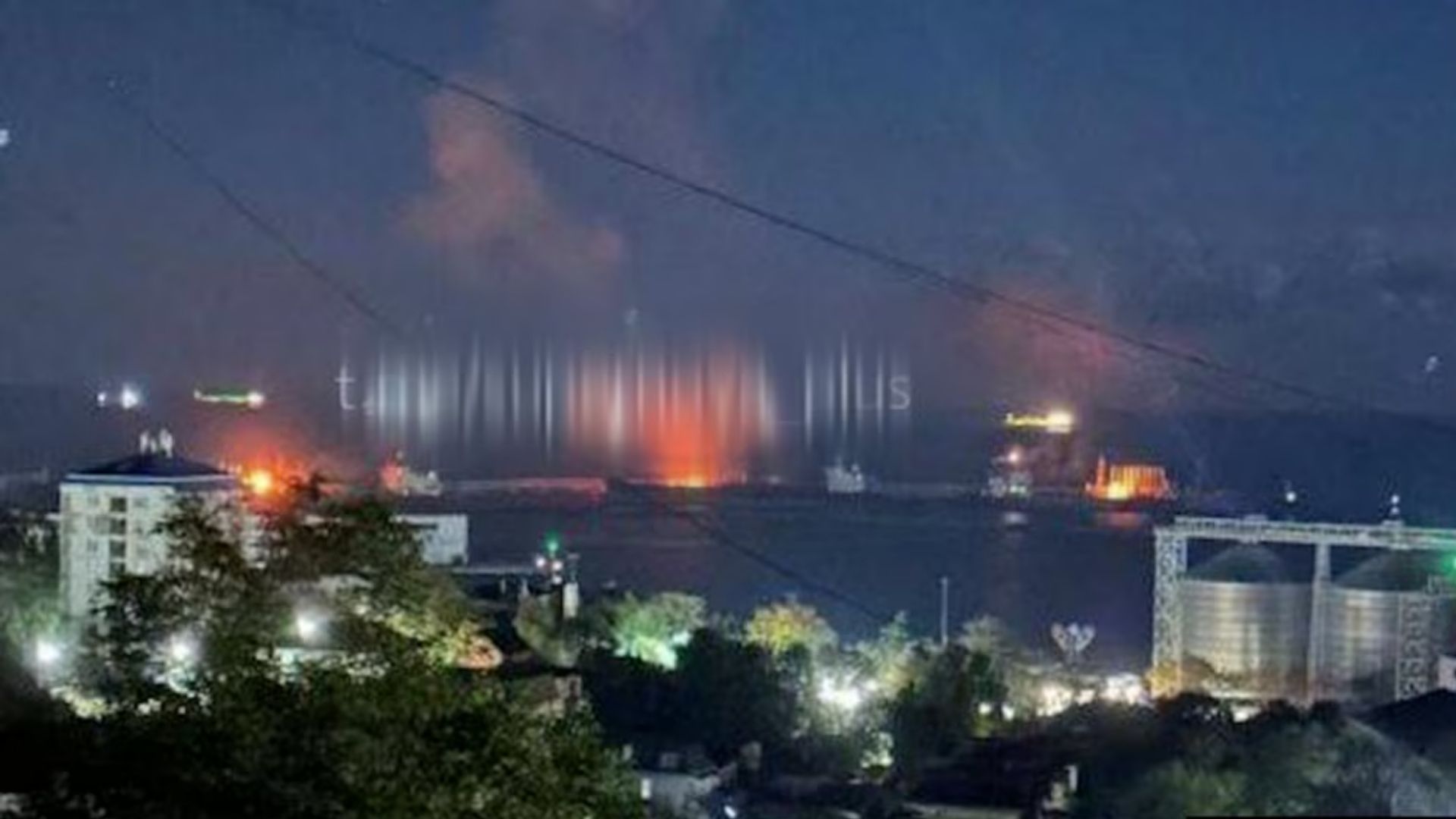 Удар по логістиці РФ: після атаки дронів у Туапсе зупинено переробку нафти та експорт палива