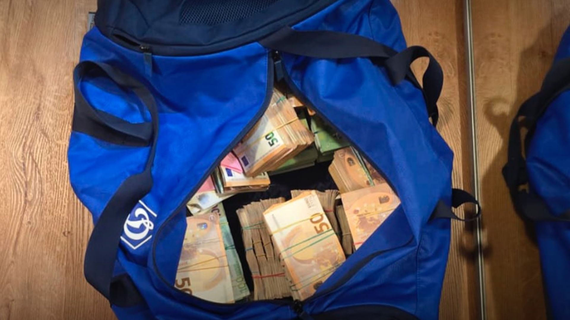 НАБУ викрило схему відкатів в «Енергоатомі» та показало сумку з грошима