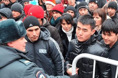 Росіяни примусово видворяють з окупованої Луганщини мігрантів, яких самі туди запросили