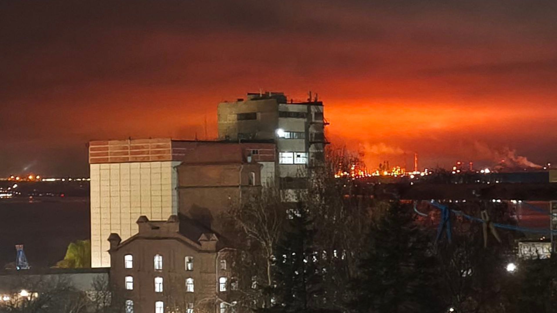 У Генштабі ЗСУ підтвердили удар по нафтопереробному заводу в Саратові, терміналу у Феодосії та об’єктах окупантів на Донеччині