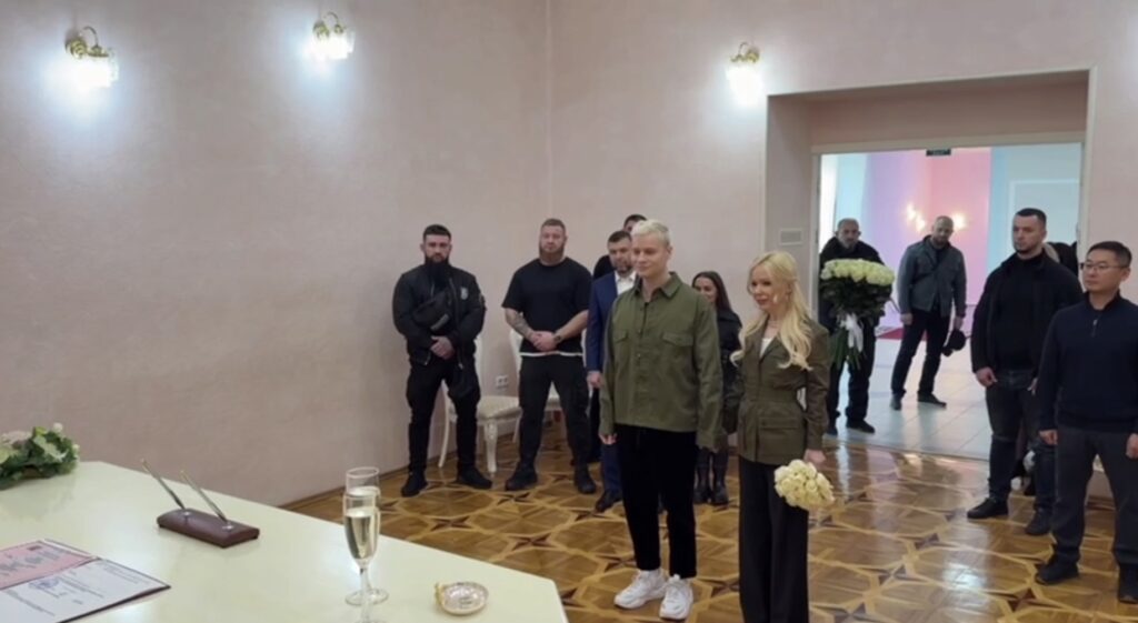 Мізуліна та SHAMAN влаштували “весілля” в окупованому Донецьку