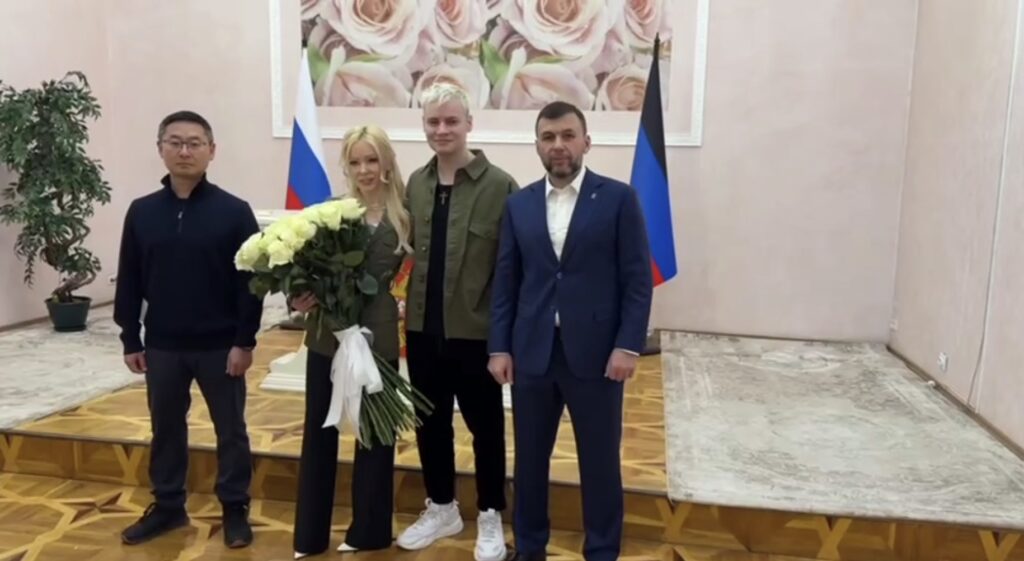Мізуліна та SHAMAN влаштували “весілля” в окупованому Донецьку