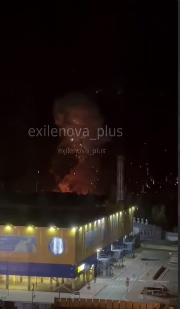 У Новоросійську вибухи та масштабна пожежа на нафтотерміналі: у мережі з’явилося відео атаки