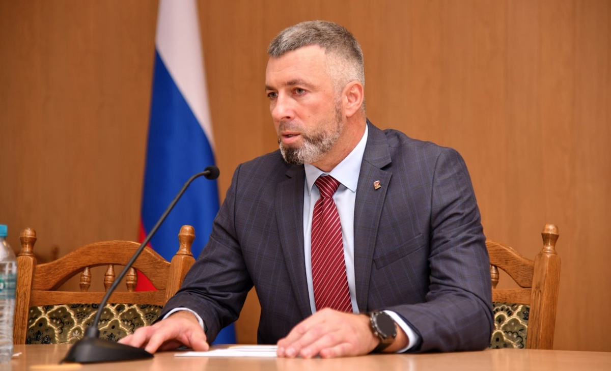 Колаборант Сухачов склав повноваження “мера” окупованого Довжанська. Він керував містом 11 років