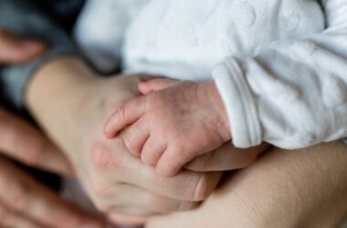 В Україні при народженні дитини будуть платити 50 тисяч гривень. Рада прийняла відповідний закон