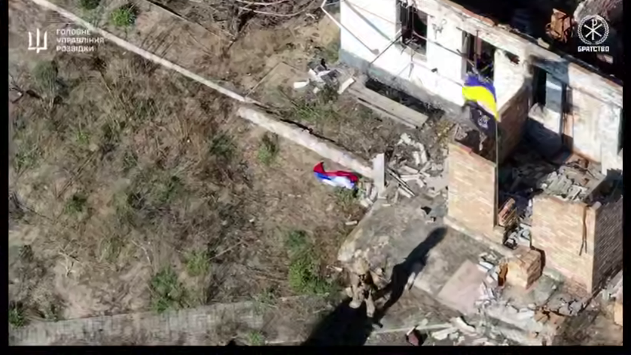 Спецпризначенці ГУР провели операцію поблизу Каховського водосховища та підняли український прапор: кадри