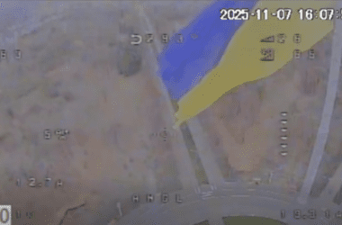 Окупанти намагались атакувати прапор України в Краматорську, але, їм це не вдалось: момент потрапив на відео