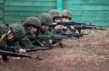 У 19 регіонах РФ почали набір добровольців для захисту НПЗ від атак українських дронів