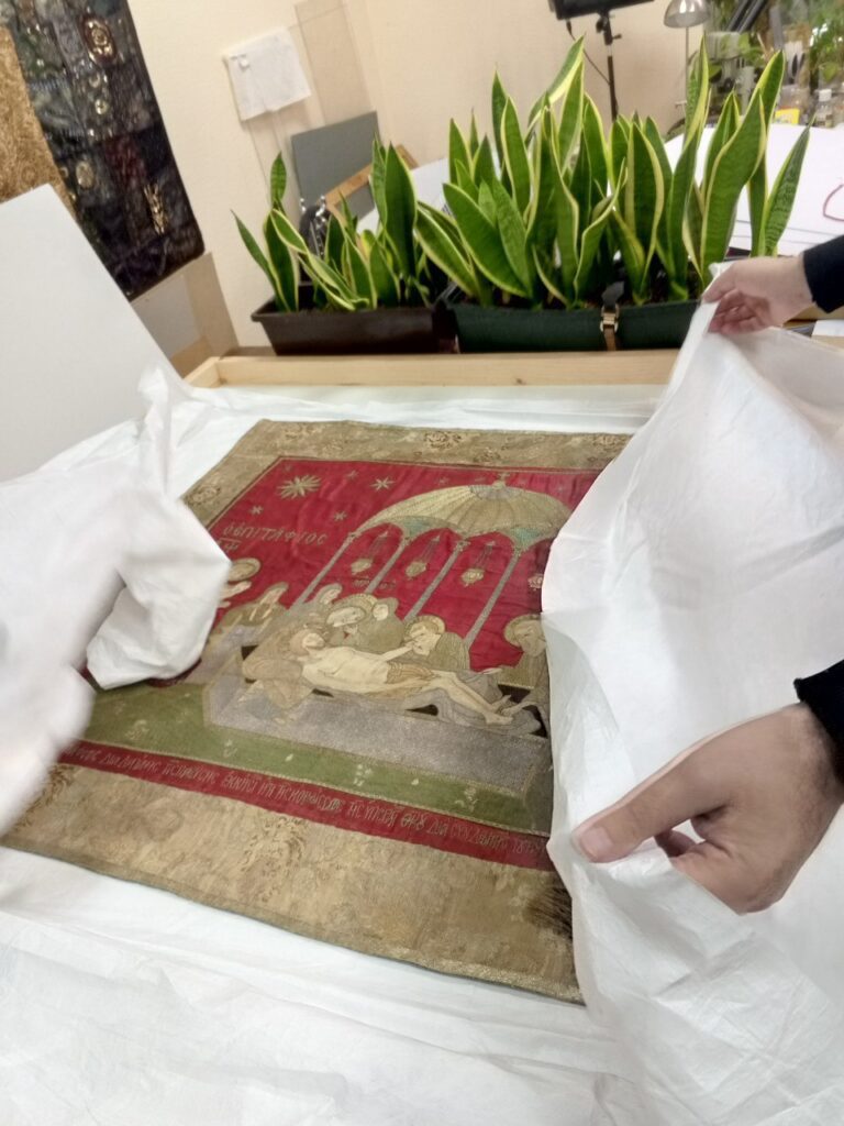 Таємниці маріупольської плащаниці: як реставрація врятувала святиню від окупантів