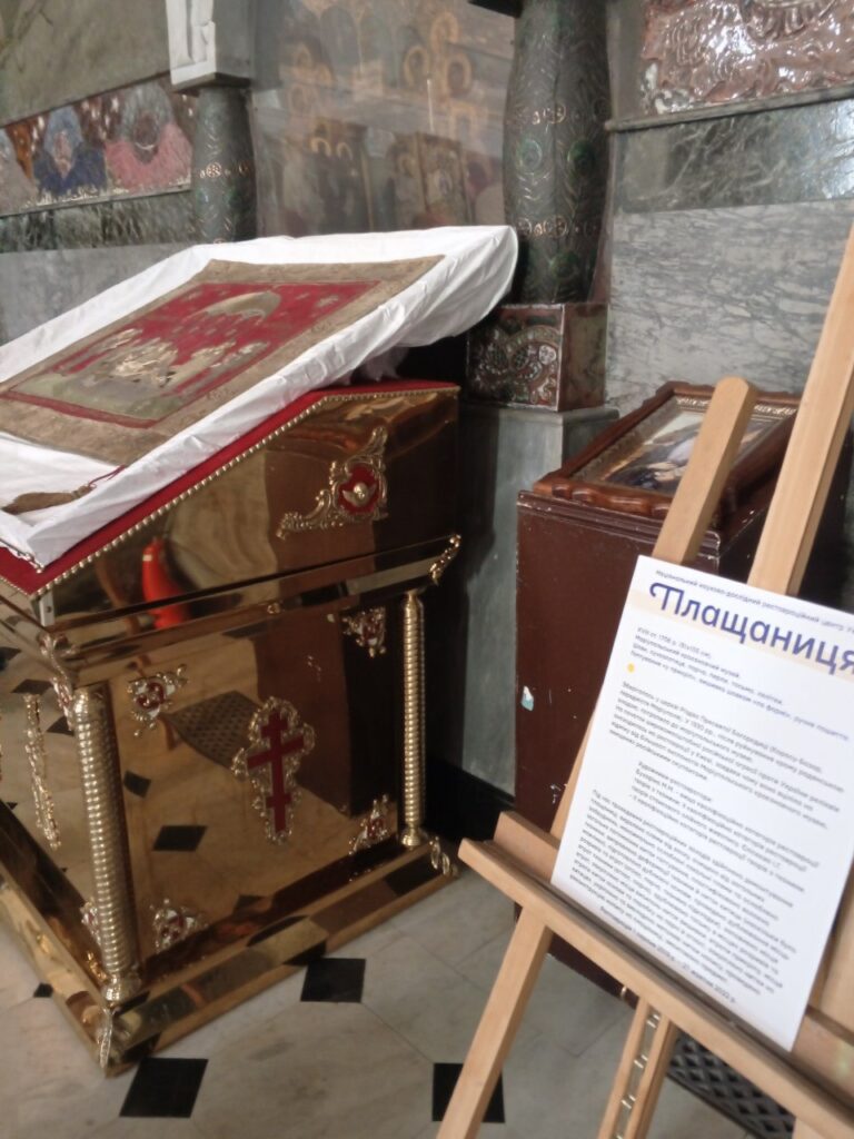 Таємниці маріупольської плащаниці: як реставрація врятувала святиню від окупантів