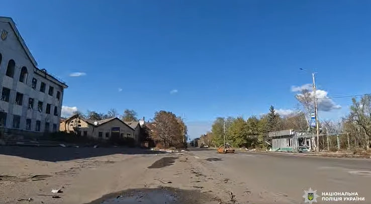 З Костянтинівки поліцейські евакуювали подружжя та показали, як виглядає місто