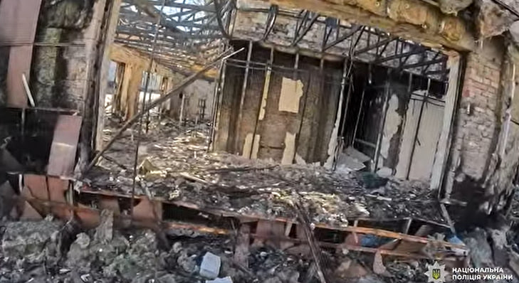 З Костянтинівки поліцейські евакуювали подружжя та показали, як виглядає місто