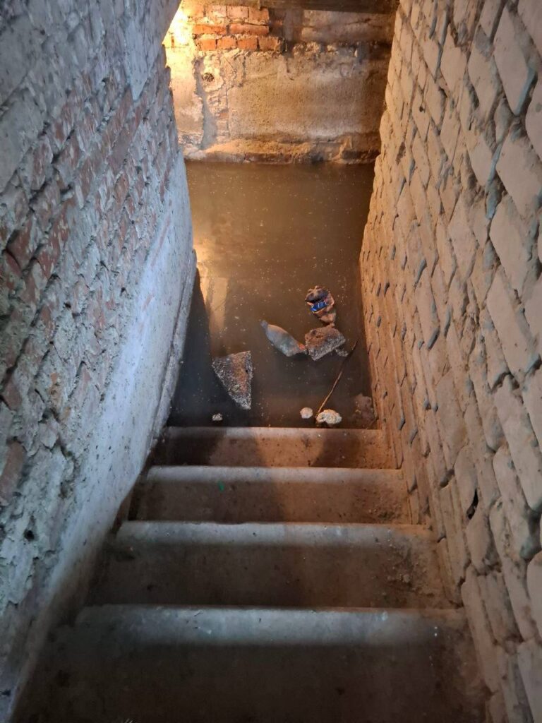 У Луганську підвал житлового будинку залило каналізацією — скоро буде витікати з підʼїзду