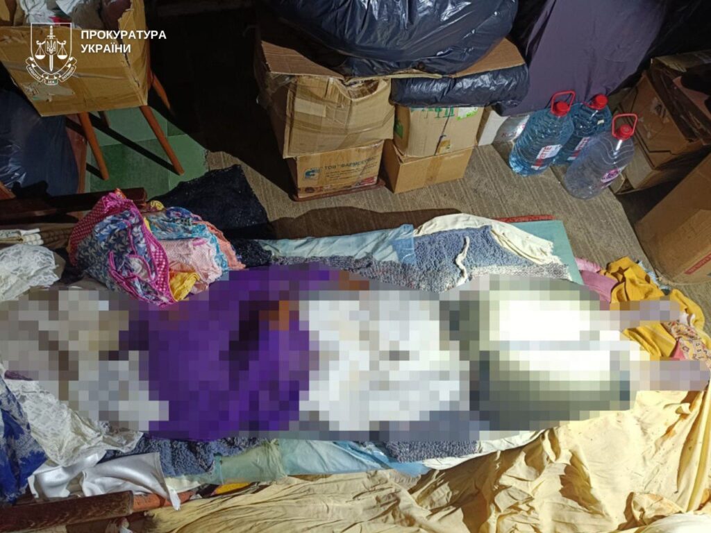 У Костянтинівці жінка зберігала тіло власної доньки протягом 18 років та змушували молодшу спати з ним