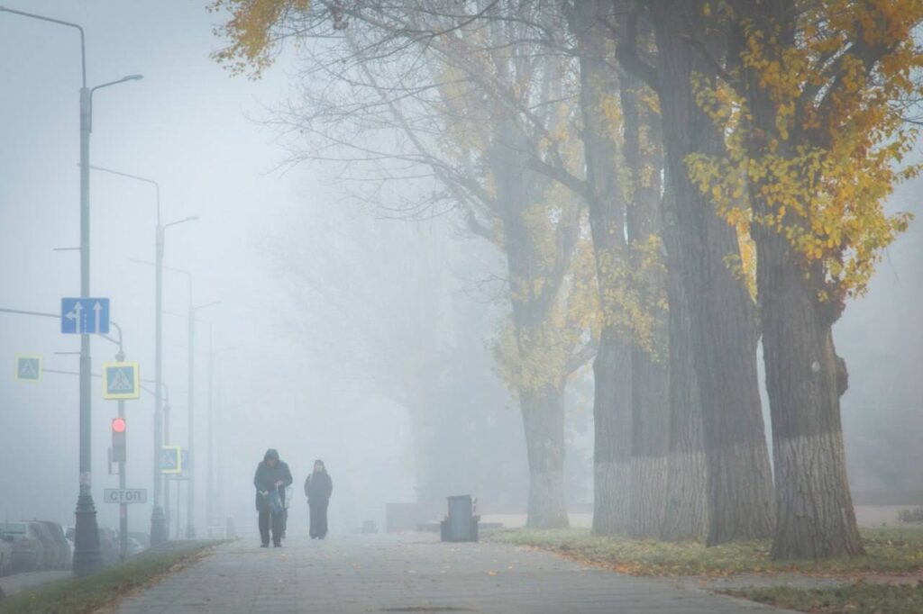У Луганську з самого ранку – густий туман: опубліковані фотографії
