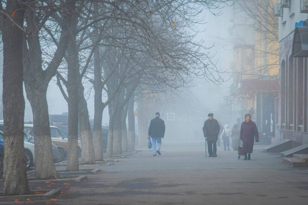 У Луганську з самого ранку – густий туман: опубліковані фотографії