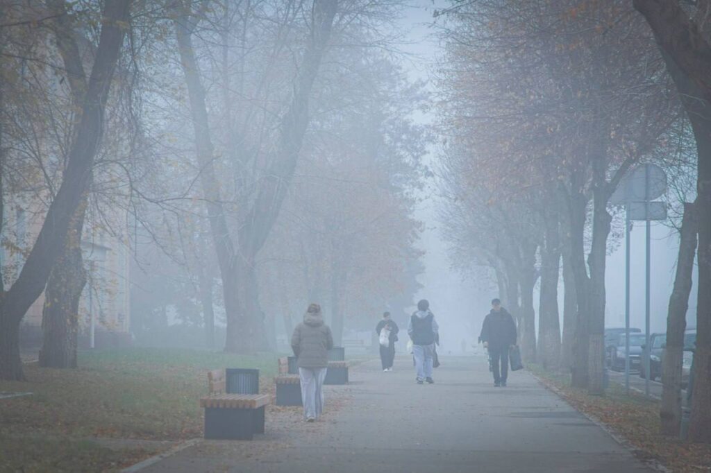 У Луганську з самого ранку – густий туман: опубліковані фотографії