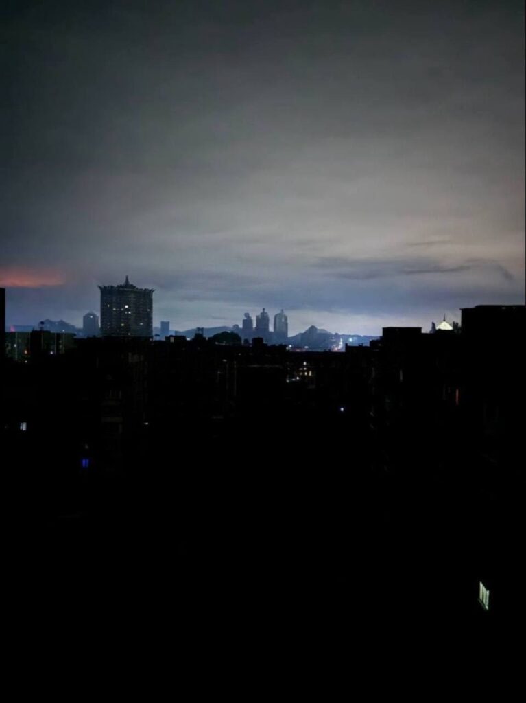 Масштабний блекаут у окупованому Донецьку: мешканці чули вибухи, фіксували роботу ППО та БпЛА