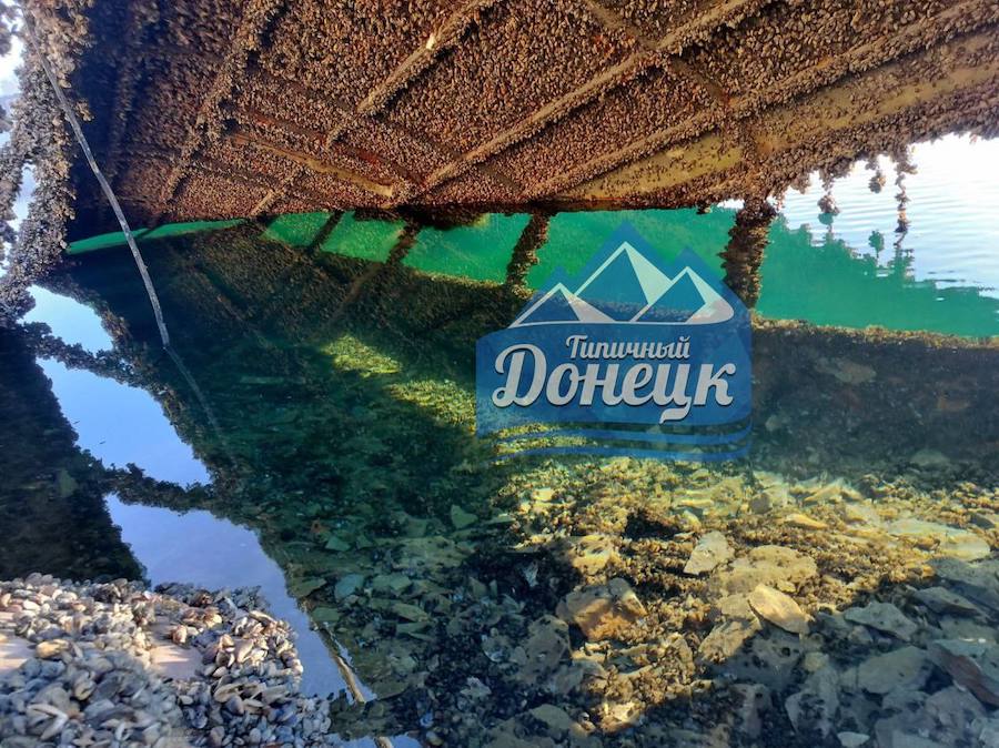 Рівень води в Монахівському кар’єрі під Макіївкою впав ще на кілька метрів. Видно затоплені раніше автобуси