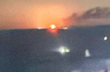 На окупованій Донеччині горить Зуївська ТЕС: жителі повідомляють про відсутність світла у низці міст