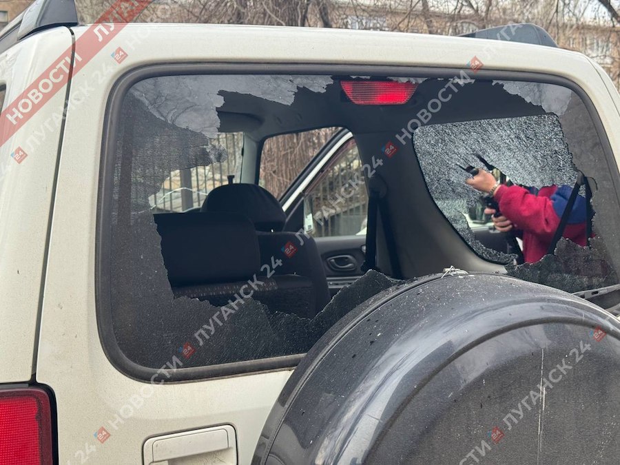 У центрі Луганська на даху будинку вибухнув газовий балон. Окупанти показали фото наслідків