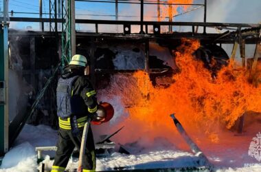 В окупованому Сватовому загорілась АЗС. Горіли резервуари з паливом та колонка