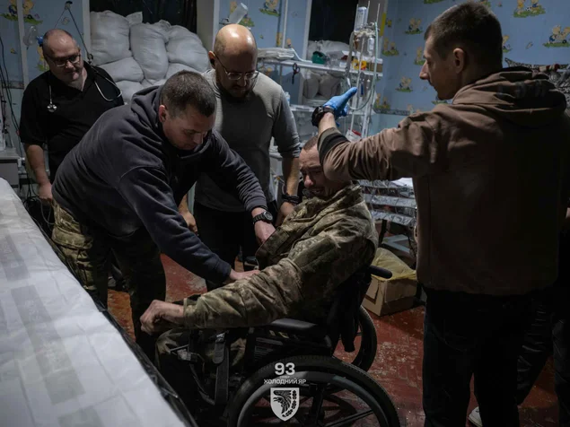 На Донеччині пораненого бійця врятували роботизованим комплексом після трьох днів під обстрілами