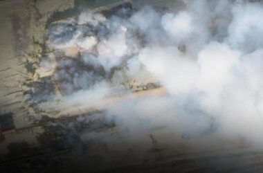 Сили оборони України завдали удару по газопереробному підприємству в Росії, внаслідок чого спалахнула велика пожежа