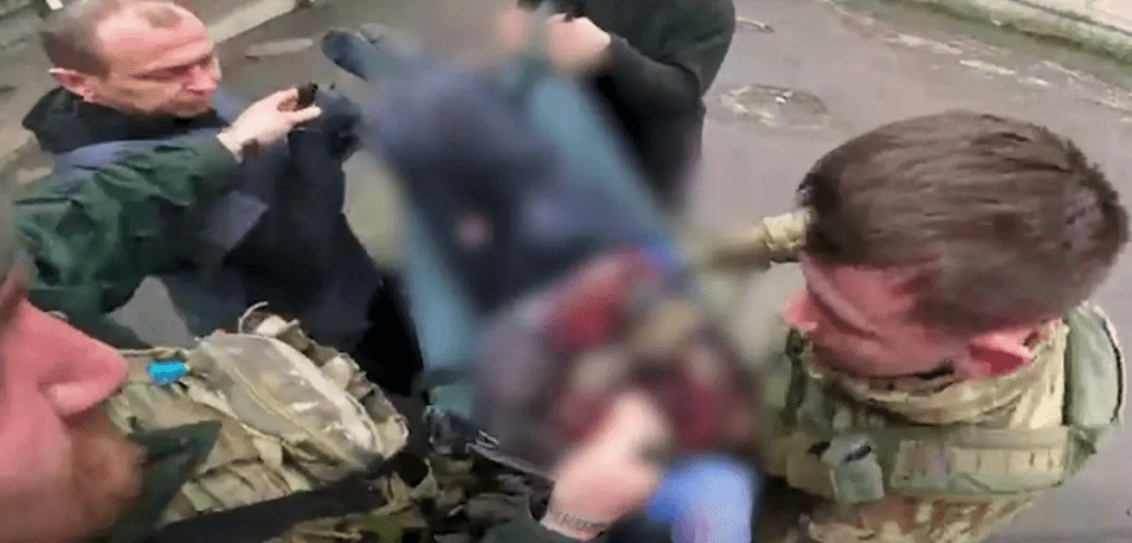 Російські війська здійснили масовану атаку дронами по Дружківській громаді: пораненим надали допомогу парамедики поліції