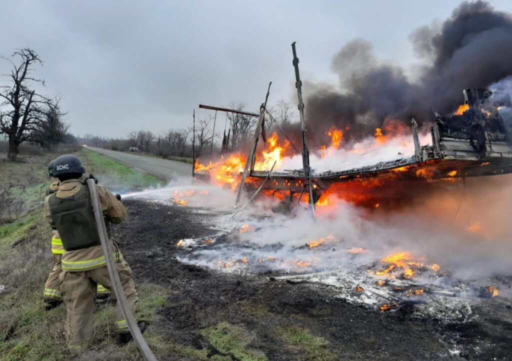 Протягом дня російські війська обстріляли два райони Дніпропетровської області, є постраждалі: фото