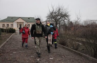 У Кушугумі на Запоріжжі поранення дістали жінка та дитина, які виходили зі школи: фото