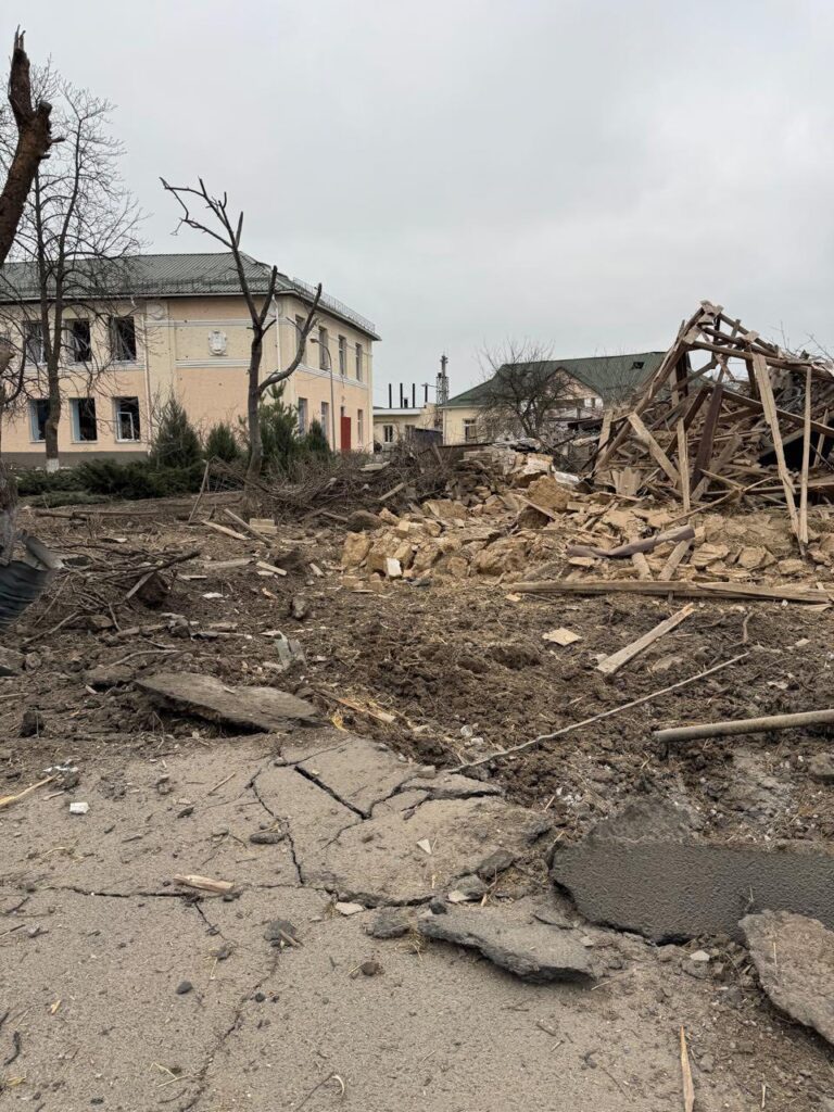 У Кушугумі на Запоріжжі поранення дістали жінка та дитина, які виходили зі школи: фото