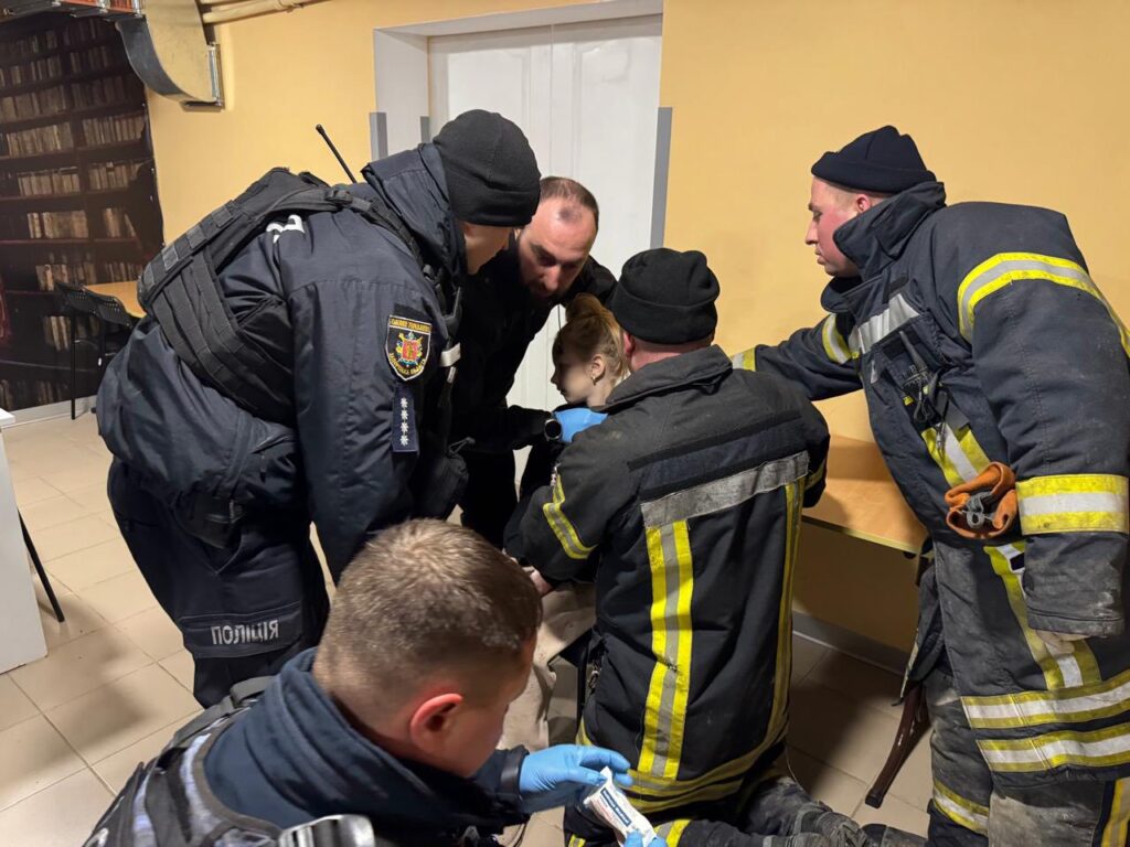 У Кушугумі на Запоріжжі поранення дістали жінка та дитина, які виходили зі школи: фото