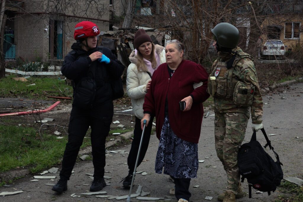 У Кушугумі на Запоріжжі поранення дістали жінка та дитина, які виходили зі школи: фото