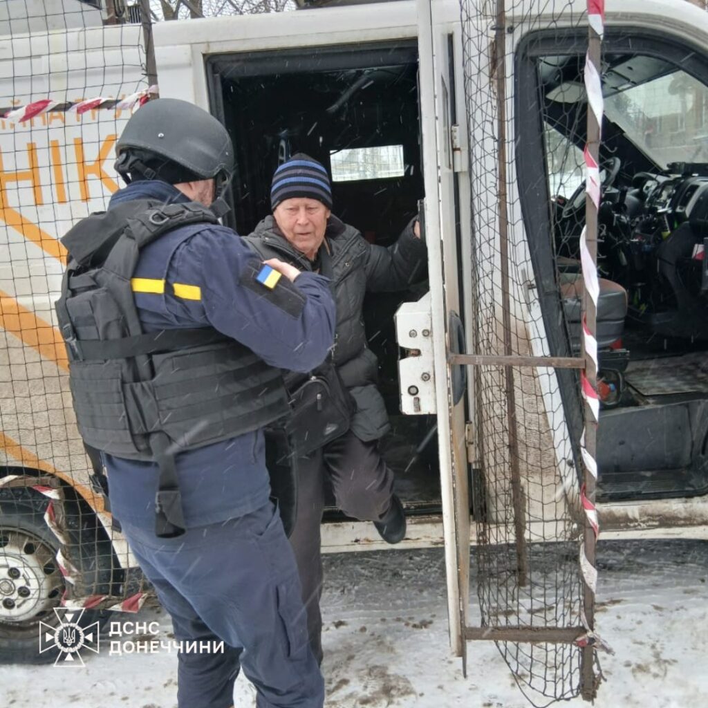 З Миколаївки та Дружківки на Донеччині евакуювали ще 11 людей, серед яких є дитина