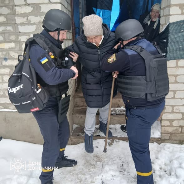 З Миколаївки та Дружківки на Донеччині евакуювали ще 11 людей, серед яких є дитина