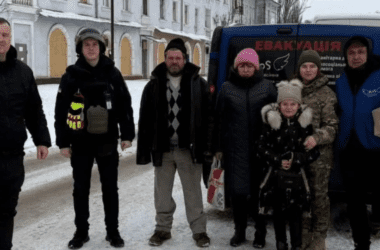 З Миколаївки та Дружківки на Донеччині евакуювали ще 11 людей, серед яких є дитина