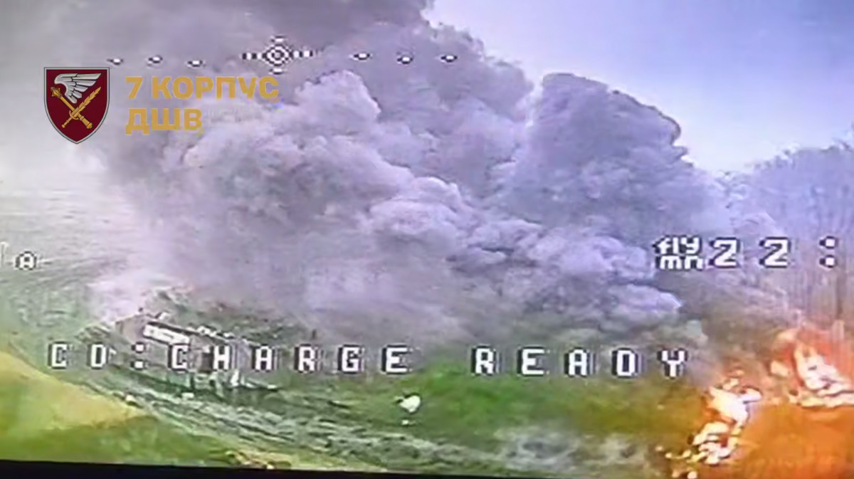 Українські оператори безпілотників знищили російські танки на підступах до Мирнограда: відео