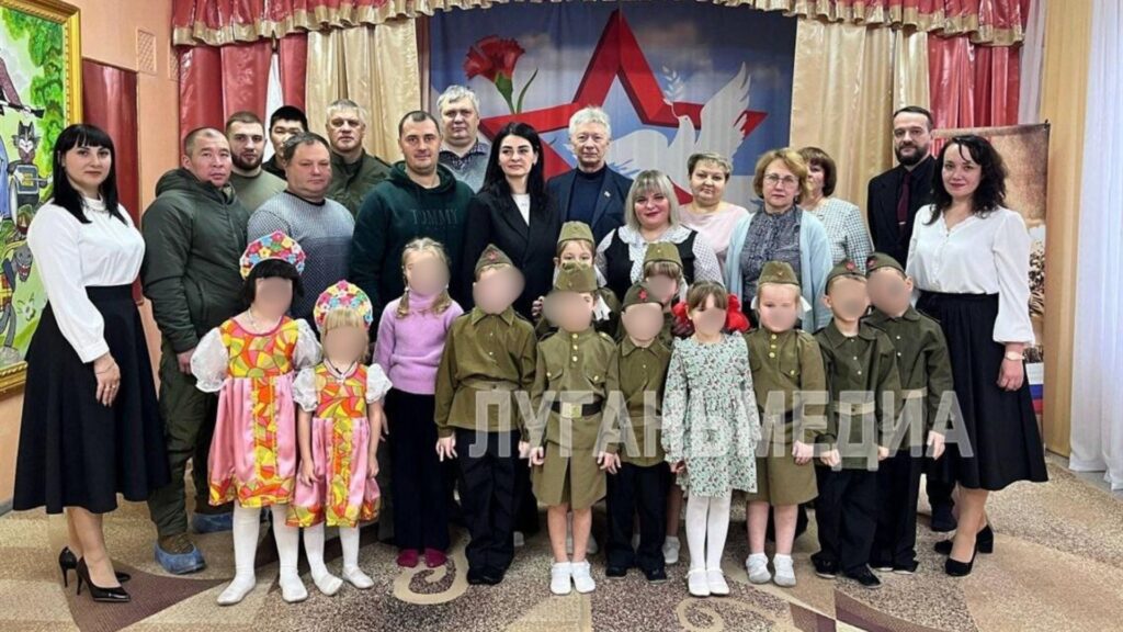 В окупованому Хрустальному дошкільнят змусили танцювати перед &#8220;учасниками СВО&#8221;