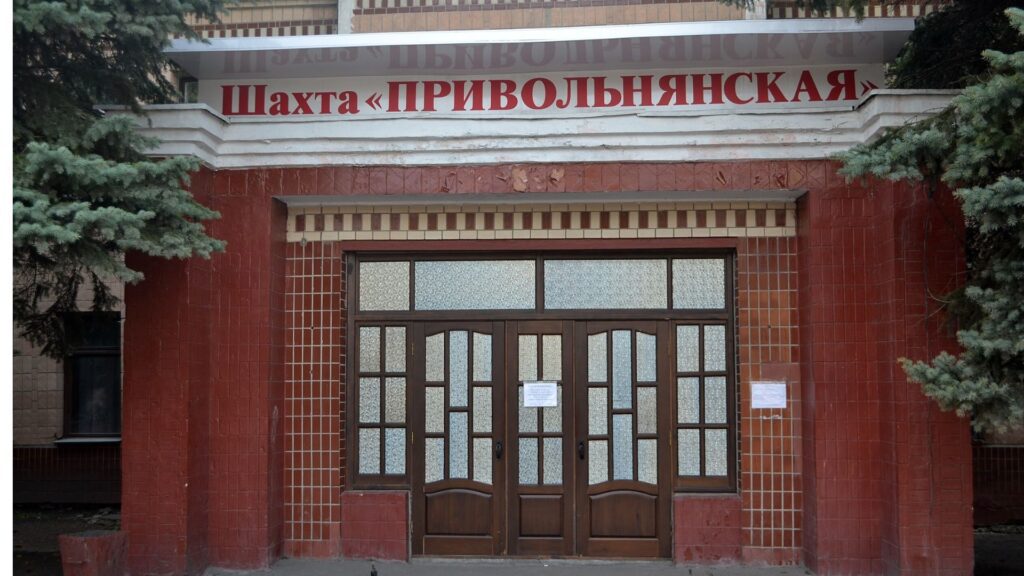 Форпости росіян в шахтах: як окупанти зробили з Луганщини воєнний полігон