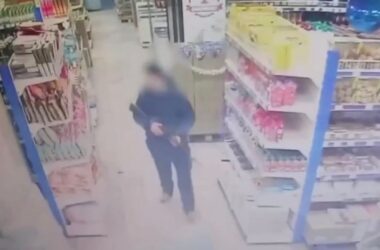 Стрілянина в супермаркеті окупованого Донецька: озброєний чоловік відкрив вогонь по полицях з алкоголем