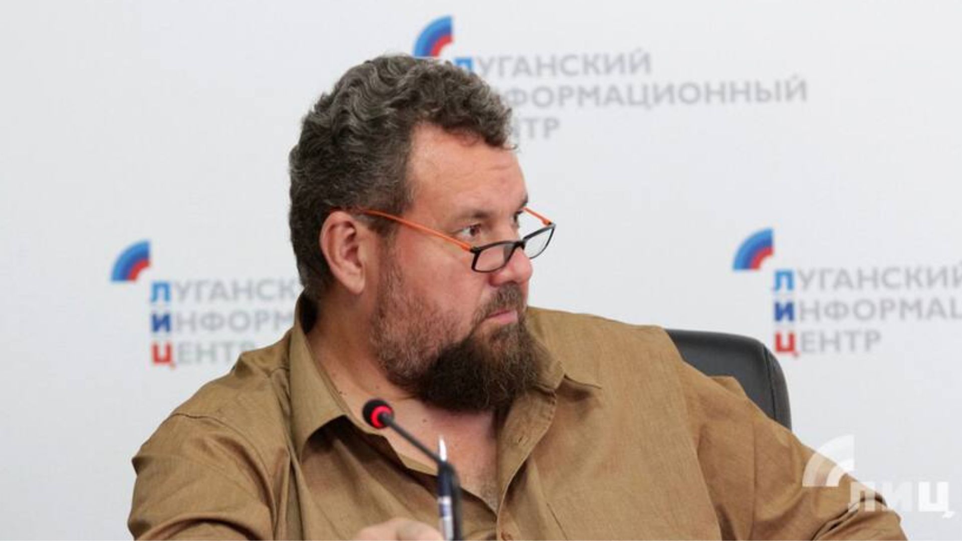 Луганський письменник-колаборант Глєб Бобров скаржиться, що російські митці не хочуть зв’язуватися з темою війни в Україні